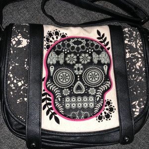 BRAND NEW loungefly purse from disney.